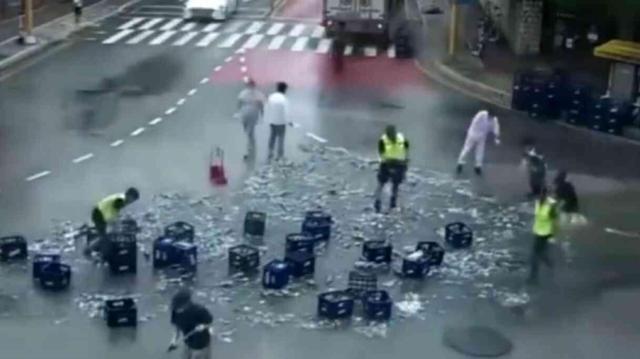 Binlercesi yola saçıldı, dayanışmaları göz yaşarttı