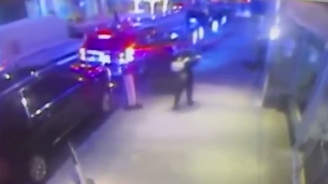 ABD'de ünlü CEO'ya silahlı saldırı kamerada