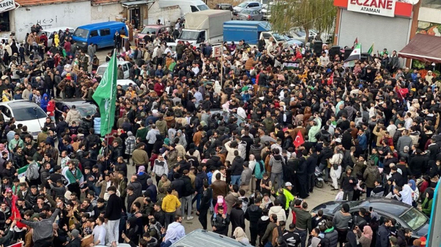 Esad Rejiminin Sonu: Suriyeliler Türkiye'de Kutlama Yaptı