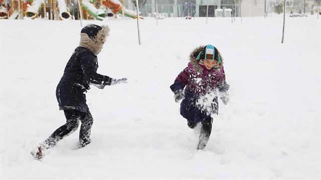 Kar yağışı nedeniyle okullar tatil edildi