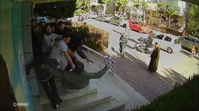 Eczanede Kargaşa: Kavga Anı Kamerada