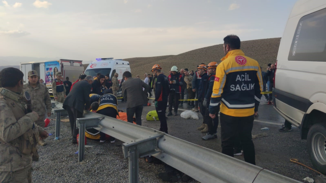 Van'da katliam gibi kaza: 6 ölü, 8 yaralı