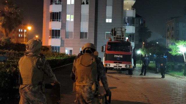 Anne-babasını odaya kilitledi, ekiplere ecel terleri döktürdü