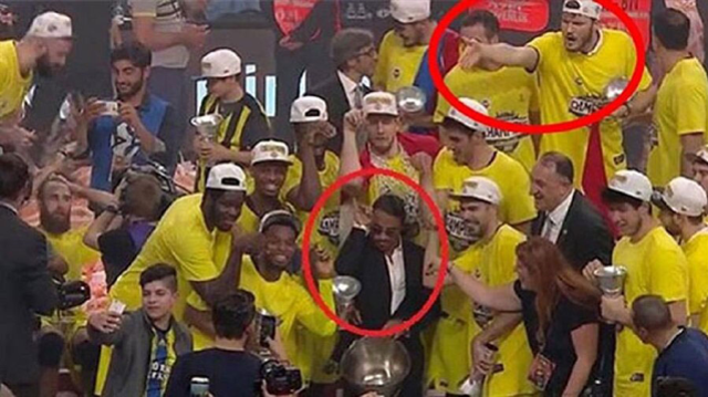 Nusret, bir kez daha Fenerbahçe'nin kupa töreninde