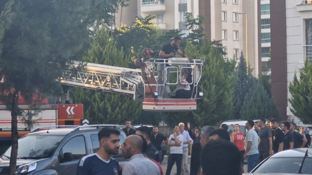 Diyarbakır'da 13 katlı apartmanda yangın: 2'si çocuk, 3 kişi hayatını kaybetti
