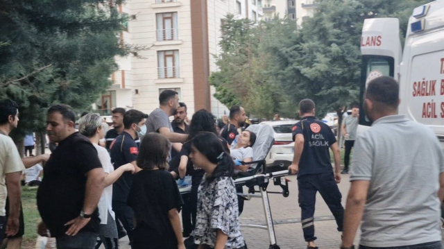 Diyarbakır'Da 13 Katlı Apartmanda Yangın: 2'Si Çocuk, 3 Kişi Hayatını Kaybetti
