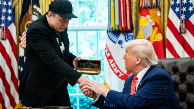 Trump, Elon Musk'ın Eleştirilerine Tepki Gösterdi