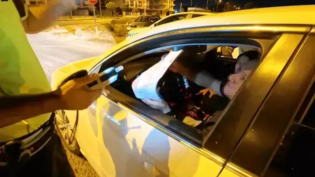 Aksaray'da Alkollü Araç Kullanan Sürücüden Polis Memurlarına Beddua