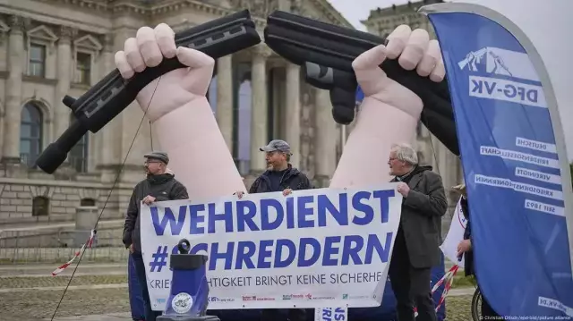Berlin'de yasa tasarısına karşı protesto