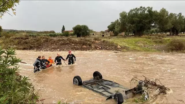 Selin yıkıp geçtiği Foça'da yaşlı adam kayıp