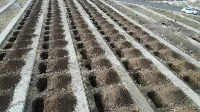 Dikkat çeken hazırlık! Apar topar 500 mezar hazırlandı