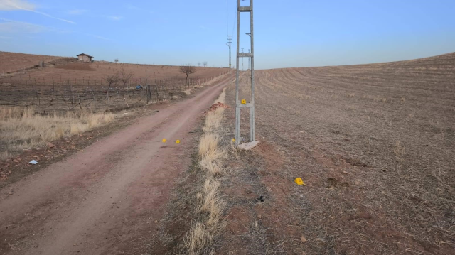 Atıyla gezerken elektrik direğine çarpa adam hayatını katbetti