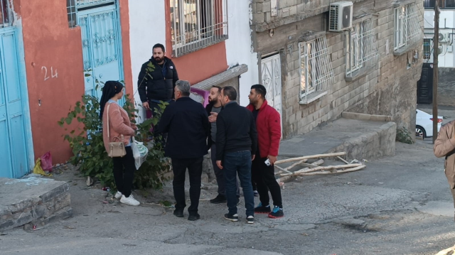 Eski eşini çocuklarının yanında bıçaklayarak öldürdü