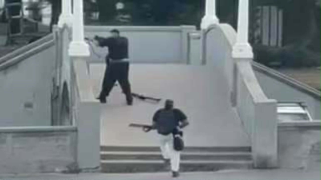 Plaj katliamı sonrası Müslüman mezarlığına domuz kafaları bırakıldı