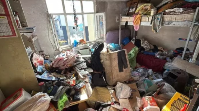 Çöp evden çıkanlar ağızları açık bıraktı