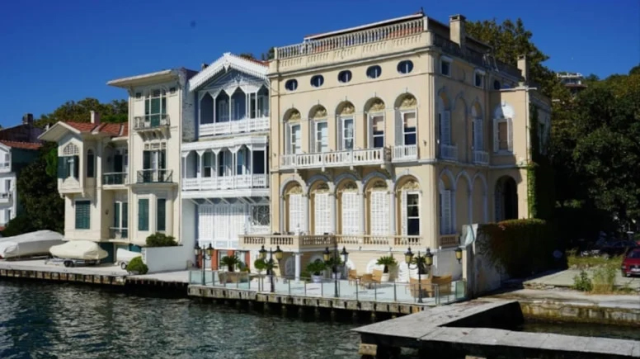 Boğaz'daki tarihi yalı icradan satılık! İşte istenen rakam