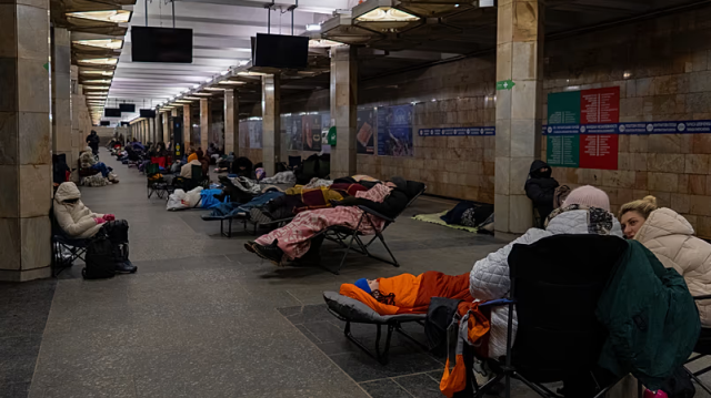 Saldırıdan korkup metroya sığındılar! Görüntüler ülkenin başkentinden