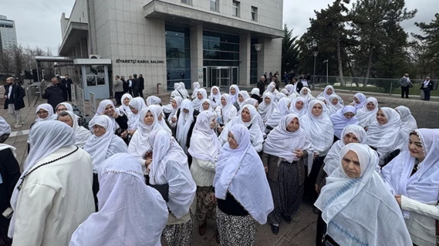 Cumhurbaşkanı Erdoğan'ın '100 bayanla grup toplantımıza geliyorsun' çağrısı karşılık buldu