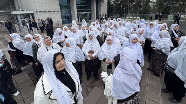 Cumhurbaşkanı Erdoğan'ın '100 bayanla grup toplantımıza geliyorsun' çağrısı karşılık buldu