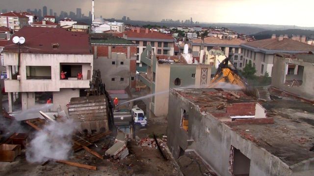 Cumhurbaşkanı Erdoğan'ın talimatıyla başlatılan kentsel dönüşüm projesinde bir adım daha atıldı: Üsküdar'da 5 bin konut yapılacak