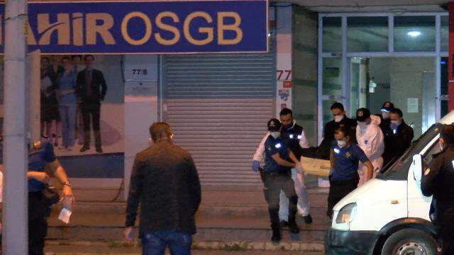 Anne ve oğlunun cesetleri, 'Bomba var, yaklaşmayın' notu asılan odalarda bulundu