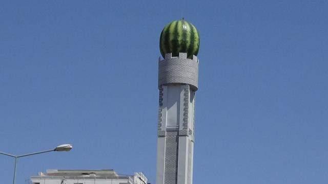 Diyarbakır'da baz istasyonu, dev karpuz maketi ile kamufle edildi