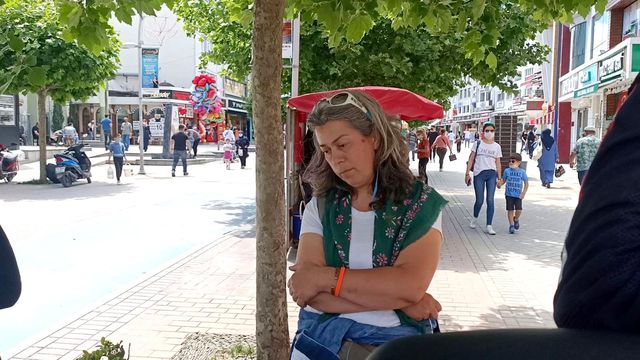 'Açık havada maske takmayı saçma buluyorum' diyen kadın gözaltına alındı