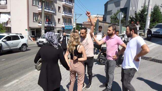 Bıçak zoruyla taksiye bindirilen kadının imdadına, olay yerinde tesadüfen bulunan muhabirler yetişti