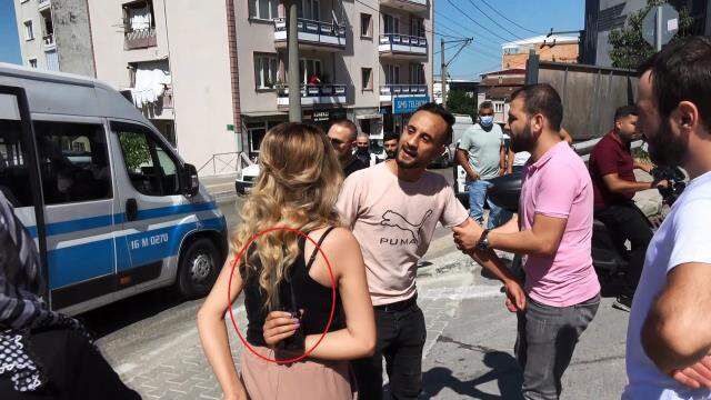 Bıçak zoruyla taksiye bindirilen kadının imdadına, olay yerinde tesadüfen bulunan muhabirler yetişti