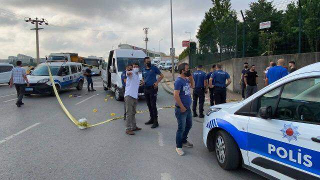 1 ay önce yol verme kavgası yaptığı adamın servisini taradı: 4 yaralı