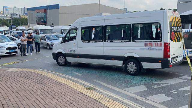 1 ay önce yol verme kavgası yaptığı adamın servisini taradı: 4 yaralı