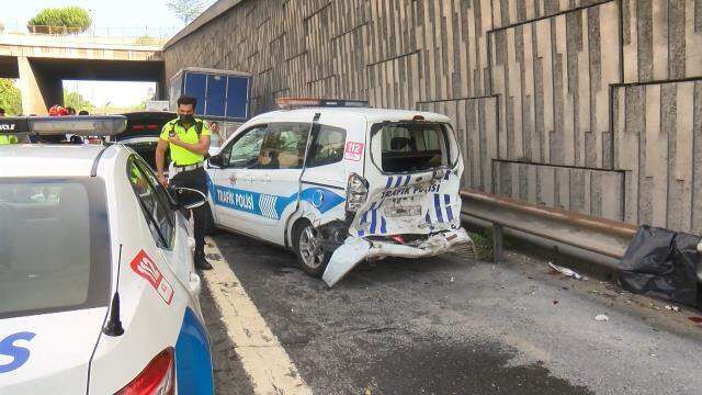 Otoyolda zincirleme trafik kazası: 2'si polis 3 yaralı