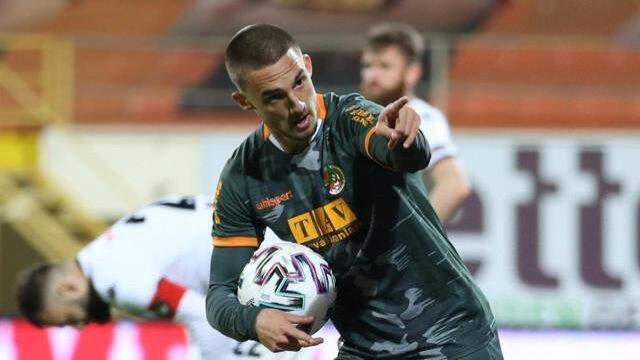 Galatasaraylılar bildirimlerini açık tutsun! 2 transfer daha KAP'a bildirilecek