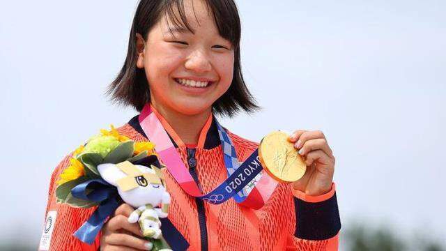 Tokyo Olimpiyatları'nda bir ilk! 13 yaşındaki sporcu altın madalya kazandı