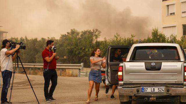 Antalya'da can telaşı fotoğraf karelerini yansıdı