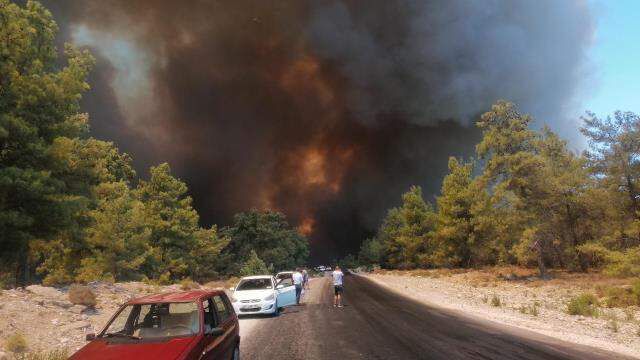 Antalya'da can telaşı fotoğraf karelerini yansıdı
