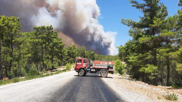 Antalya'da can telaşı fotoğraf karelerini yansıdı