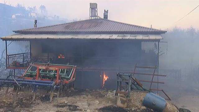 Manavgat'ta yangın nedeniyle boşaltılan Kalemler Mahallesi küle döndü
