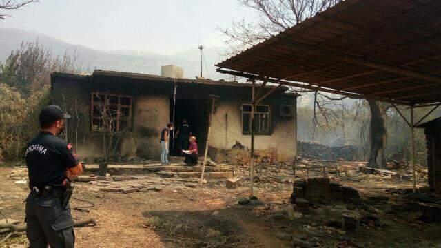 Son Dakika: Antalya'da dünden beri devam eden orman yangınlarında hayatını kaybedenlerin sayısı 3'e yükseldi