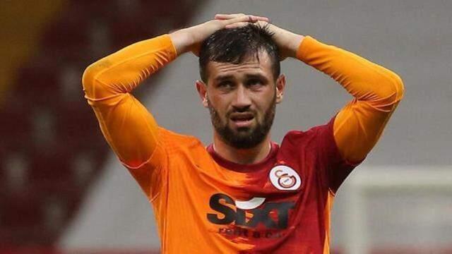 Tribünlerin ıslıkladığı Ömer Bayram'a bir darbe de yorumculuk yapan Sneijder vurdu