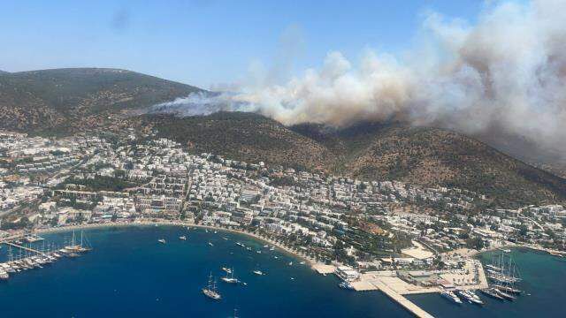 Bodrum'da orman yangını nedeniyle evler ve oteller boşaltılıyor! Vatandaşlar tahliye ediliyor