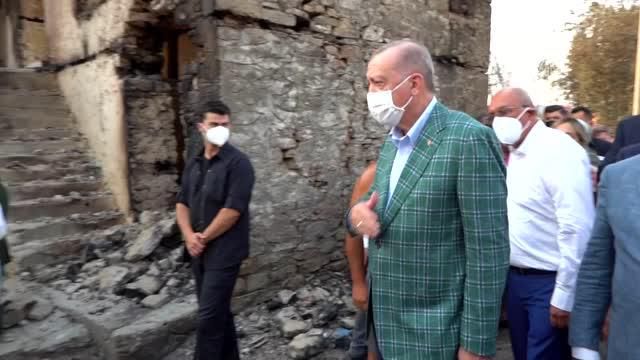 Cumhurbaşkanı Erdoğan, yangından etkilenen vatandaşlarla sohbet etti