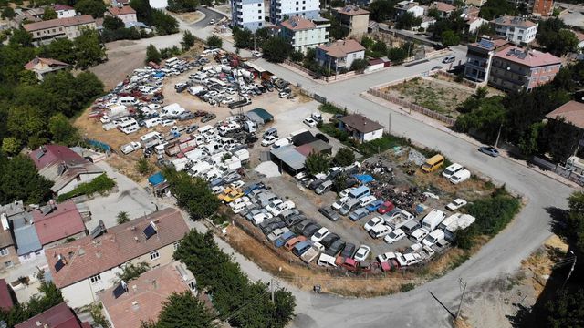 Elazığ'da araç mezarlığı: 60 milyonluk servet çürüyor