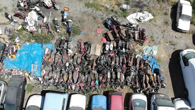 Elazığ'da araç mezarlığı: 60 milyonluk servet çürüyor