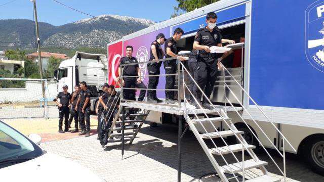 Emniyet'ten vatandaşın ihtiyacına jet hızıyla cevap! 5 bin kişi kapasiteli mutfak tırı kuruldu