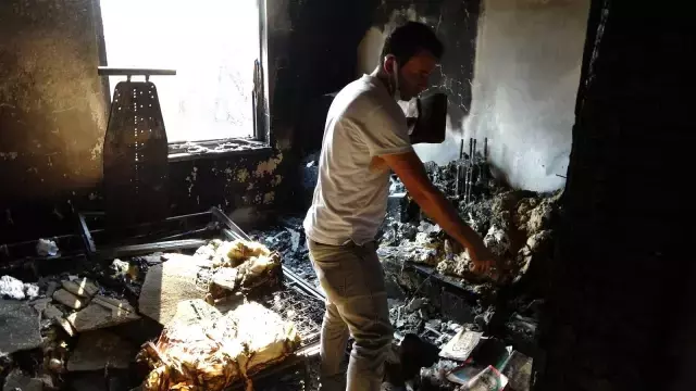 Yangında küle dönen evde bir tek Kur'an-ı Kerimler zarar görmedi