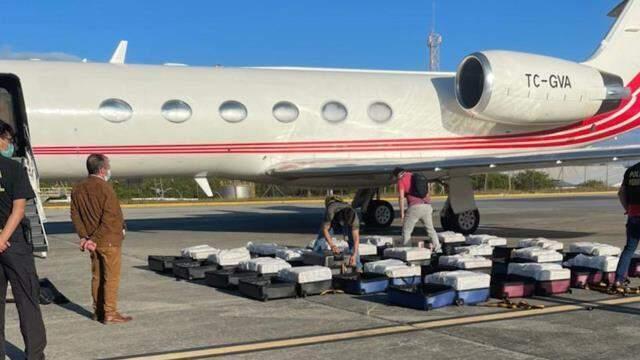 1.3 ton uyuşturucu madde ele geçirilen uçağın Türk pilotu operasyon sırasında motorları ateşleyip kaçmaya çalışmış