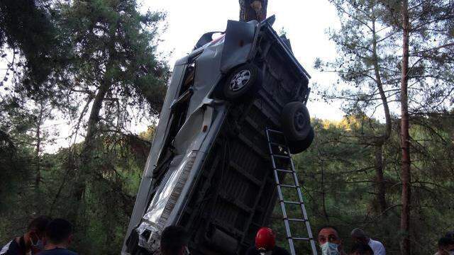 Türbeden dönüş yolundaki feci kazanın ilk fotoğrafları geldi