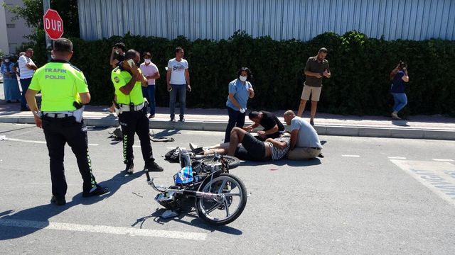Motosiklet kazasında yaralanan genç kız, acı içerisinde 'Ayağım nerede' diye sordu