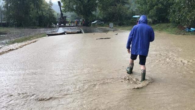 Karadeniz sele teslim! Sağanak yağış Bartın, Sinop, Samsun, Kastamonu ve Karabük'te hayatı felç etti